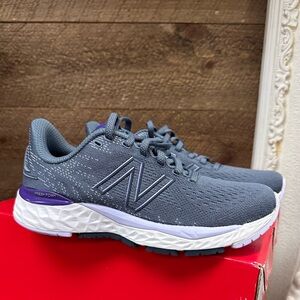 New Balance Fresh Foam 880v11 Running Shoes – Women’s Size 6 (Gray/Purple)